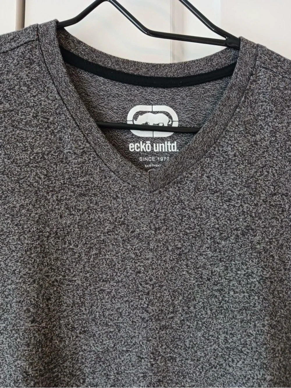 Ecko Unlimited V-Neck polo shirt Sleeve Tee